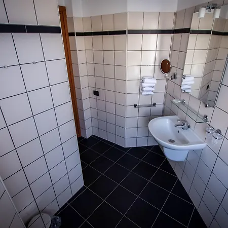 In Guest - Village Double-room Alba (Piedmont)